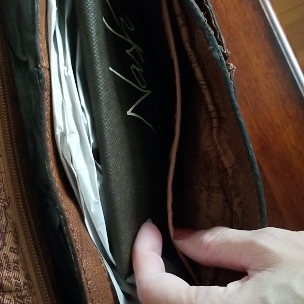 Nash Italian Leather Professor Briefcase Messenger Bag - Tuscan Brown Leather - Picture 9 of 10